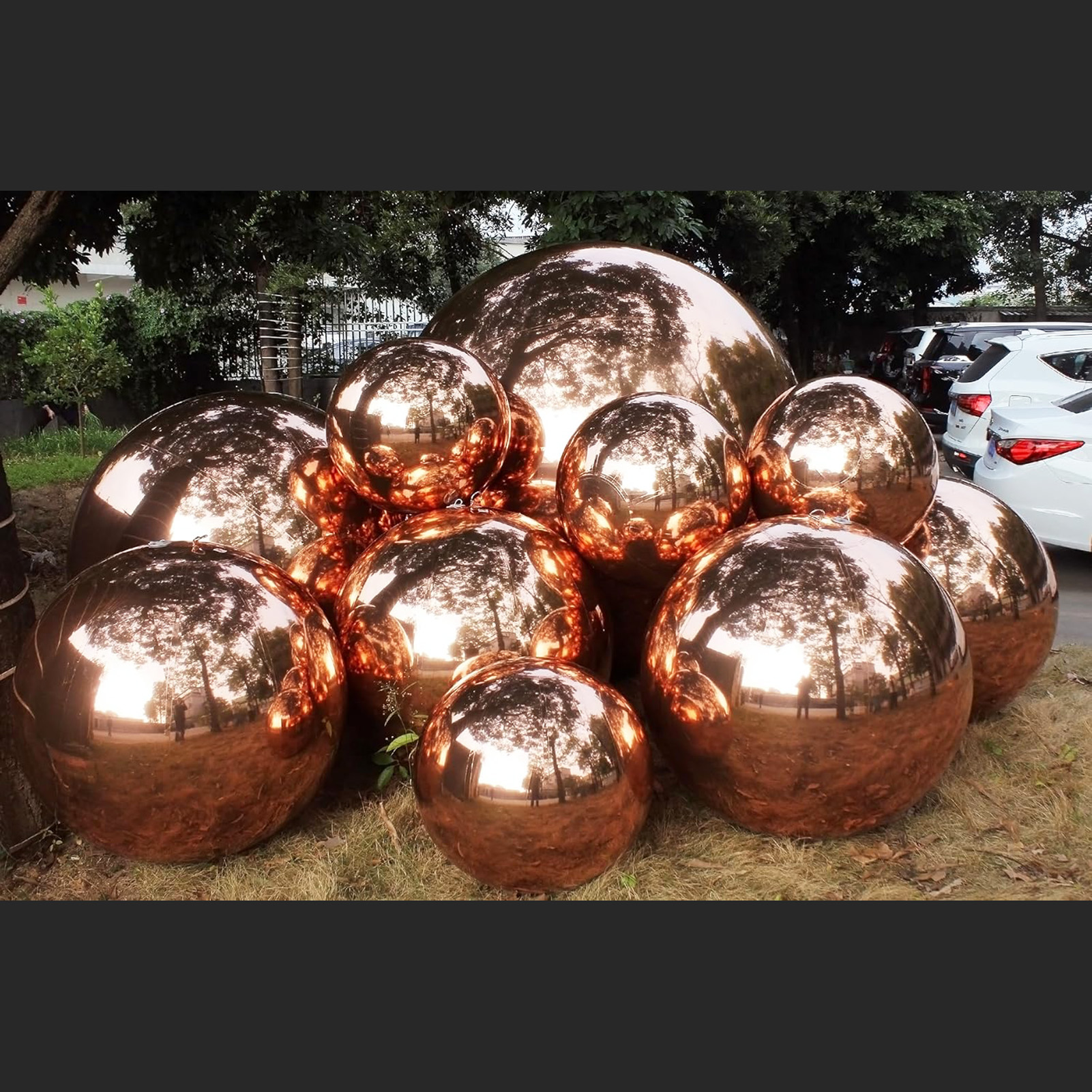 At the event site, the rose-gold inflatable mirror balls and big shiny balls can become the focus of the stage Rose Gold inflatable mirror ball,Rose Gold big shiny ball - 图片 5