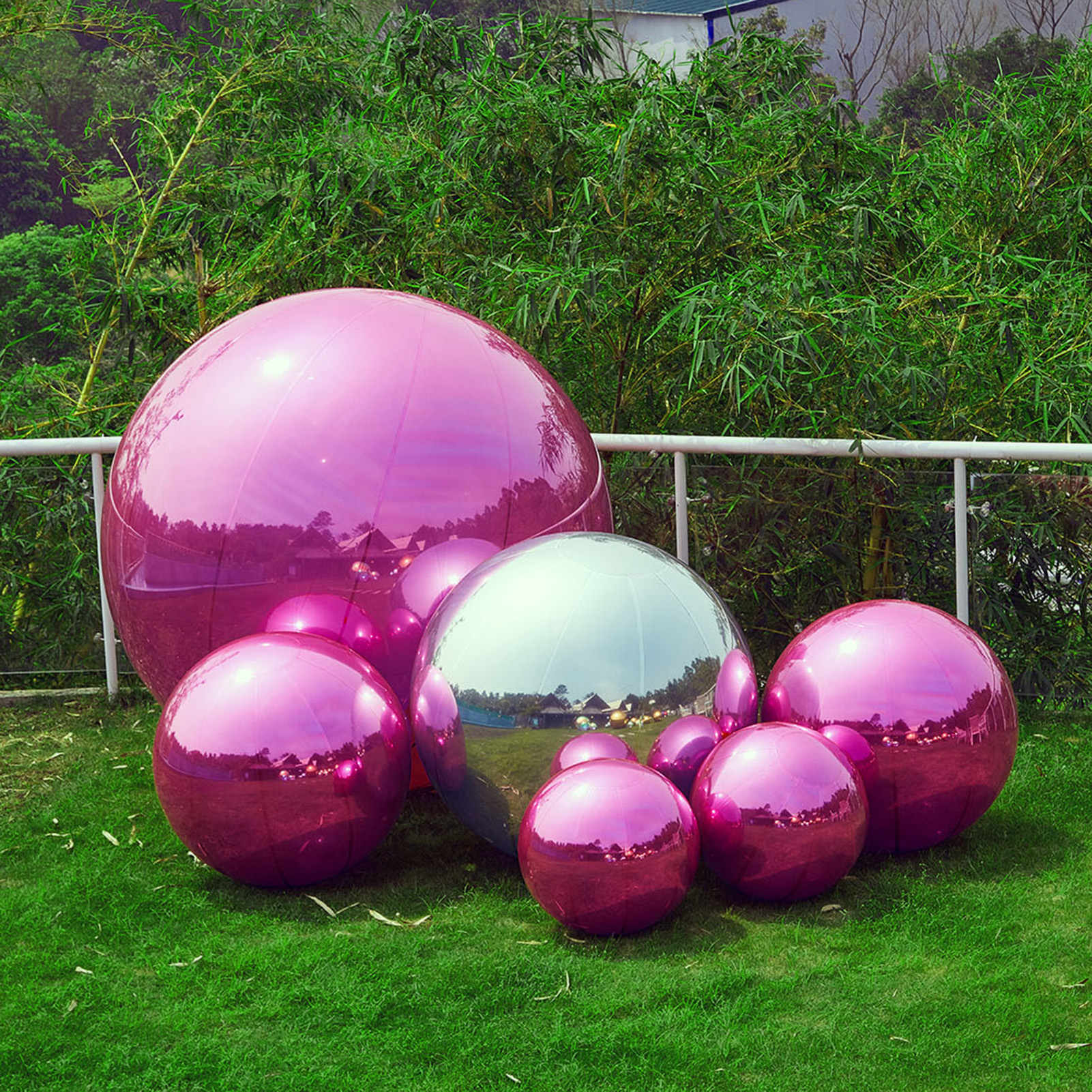 Gazing at the rose red inflatable mirror balls and rose red big shiny balls, it seems as if they contain a vast and profound world, filled with countless sweet dreams and beautiful expectations Inflatable Mirror Ball Combination Set – 6 Rose Red/Silver Combos - 图片 4