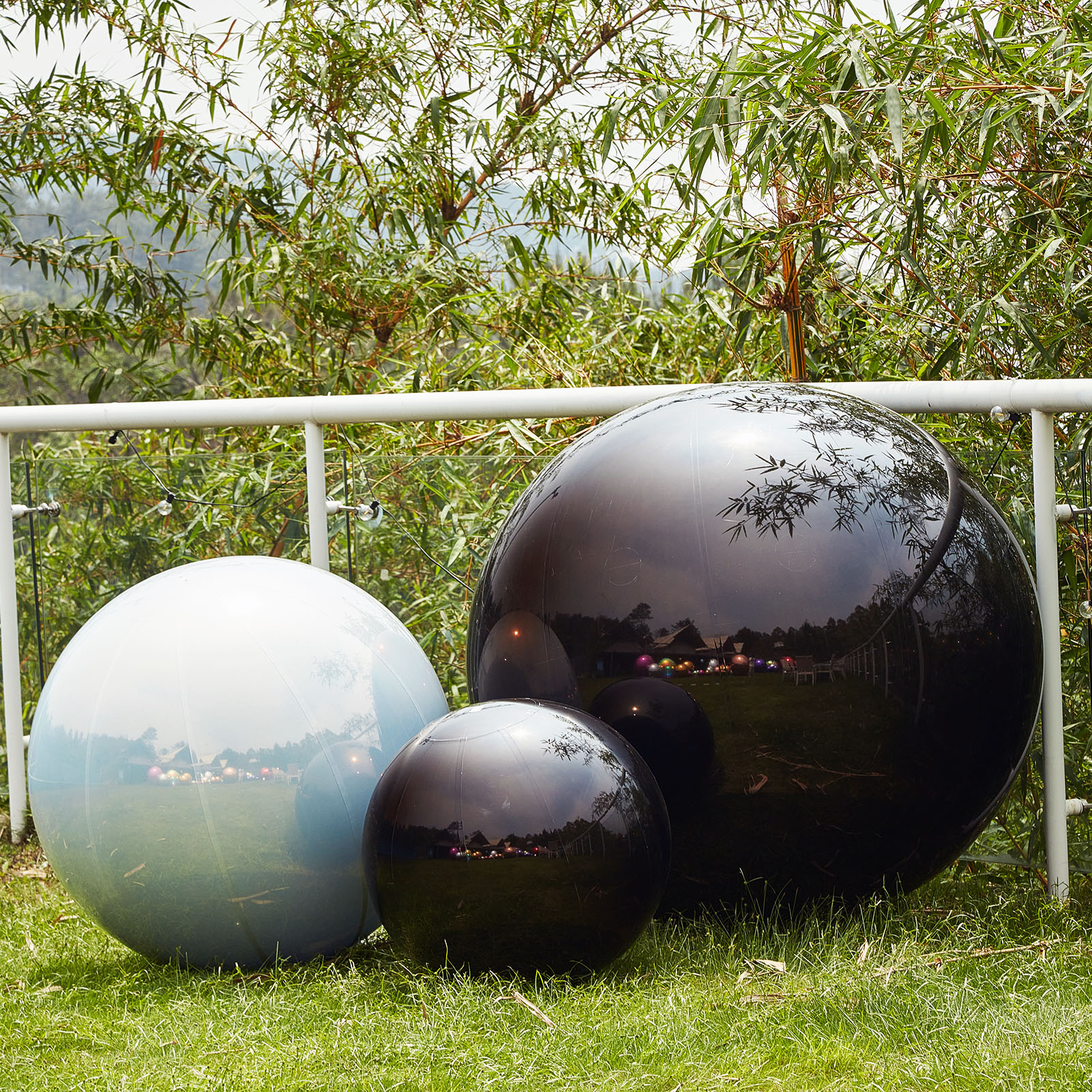 Symbol of Balls A Brilliant Expression of Love and Marriage. The combination of black and milky white inflatable mirror balls and big shiny balls Inflatable Mirror Ball Combination Set – 3-ball BW combos - 图片 3