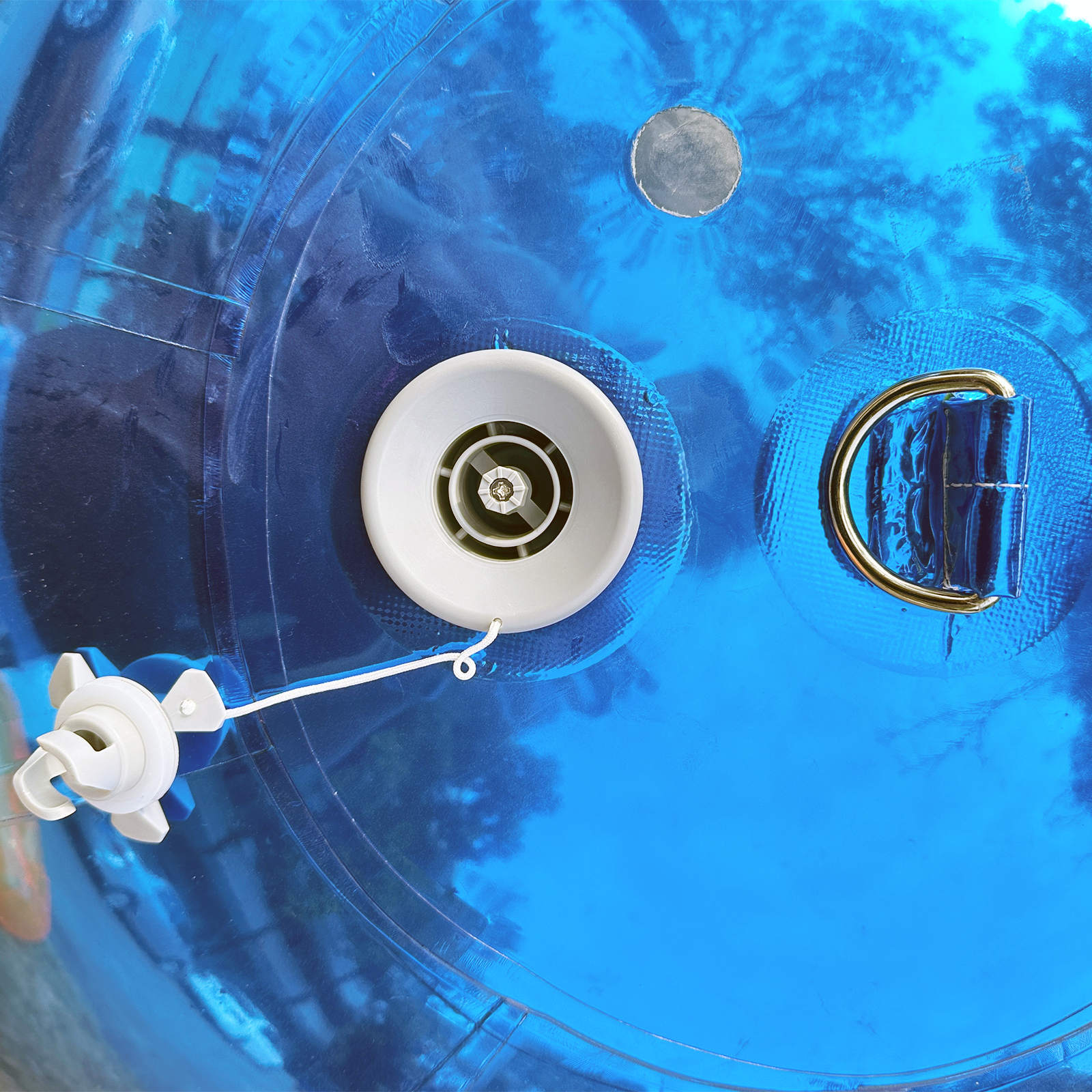 Take a close look at the inflation holes of the sapphire blue inflatable mirror balls and big shiny balls Sapphire Blue inflatable mirror ball,Sapphire Blue big shiny ball - 图片 6