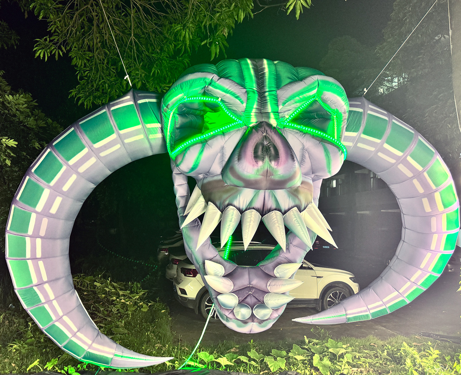 The Halloween horrible skeleton with green eyes Halloween Inflatable Horned Skeleton - 图片 4