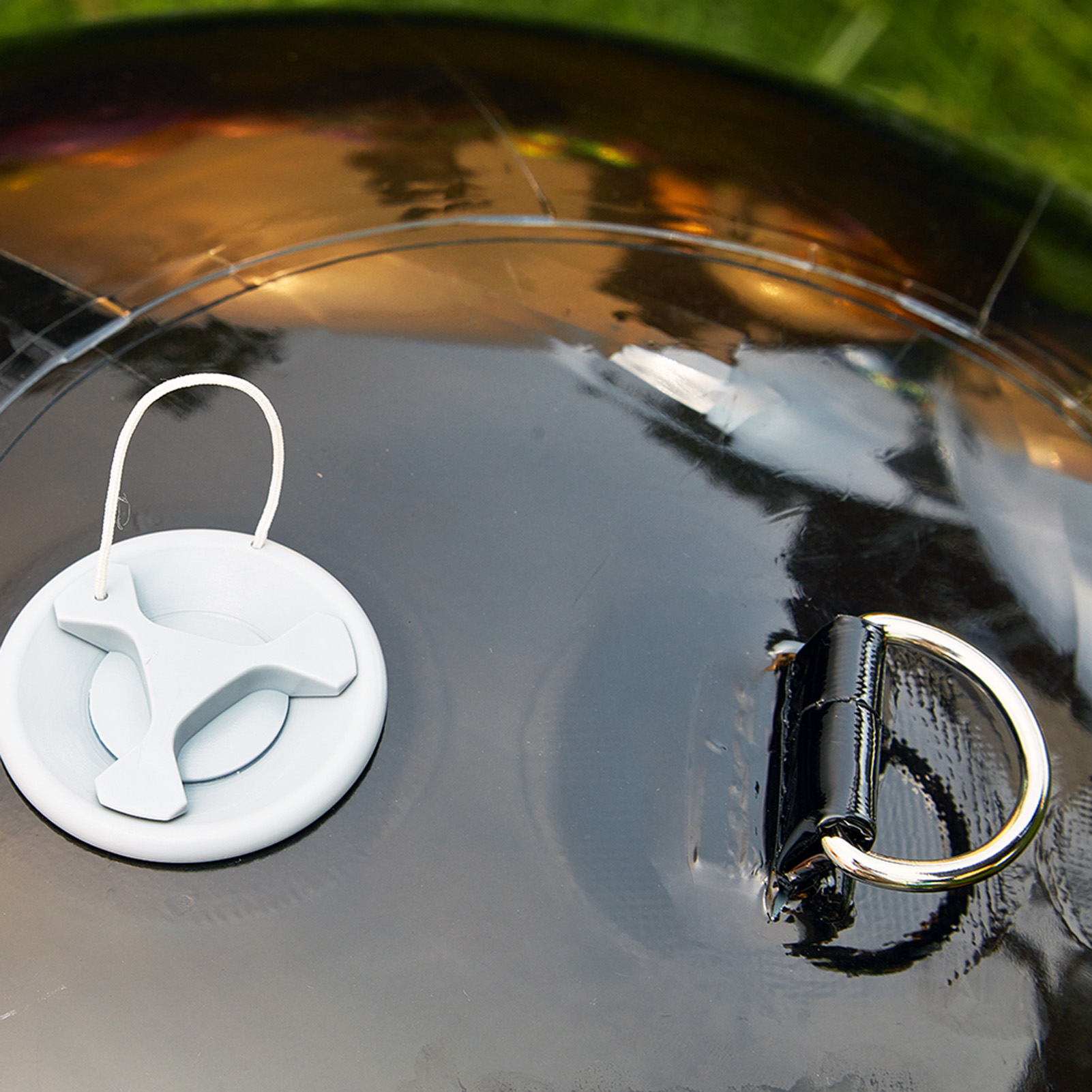 The milky white inflatable mirrore ball and big shiny ball are like the feathers of a pure angel, soft and elegant. Inflatable Mirror Ball Combination Set – 3-ball BW combos - 图片 6