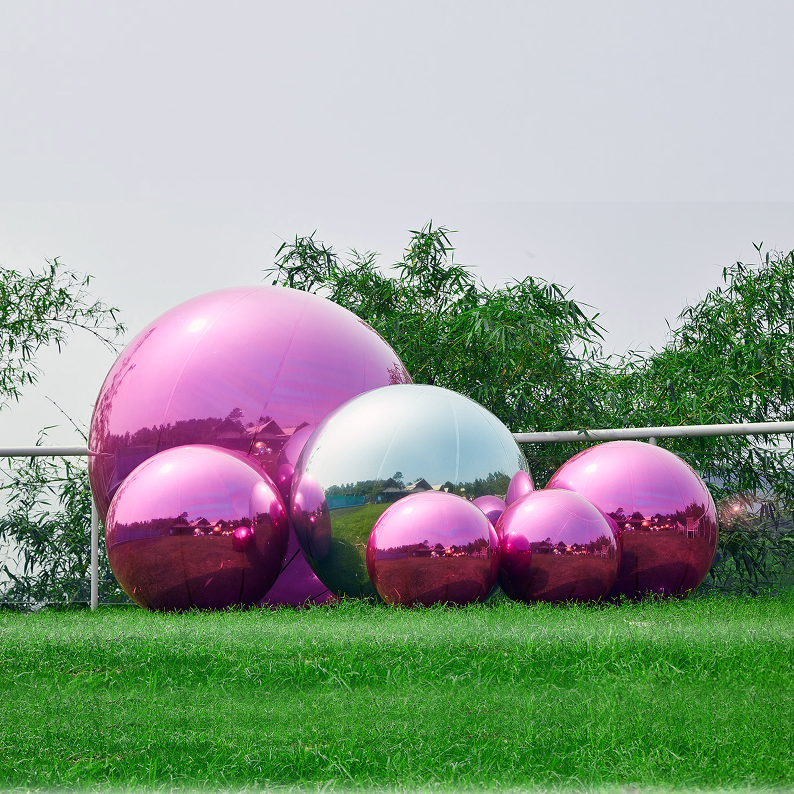 The rose red inflatable mirror balls, those charming rose red big shiny balls, are not merely a kind of color; they are more like a bridge leading to the land of ideals Inflatable Mirror Ball Combination Set – 6 Rose Red/Silver Combos - 图片 3