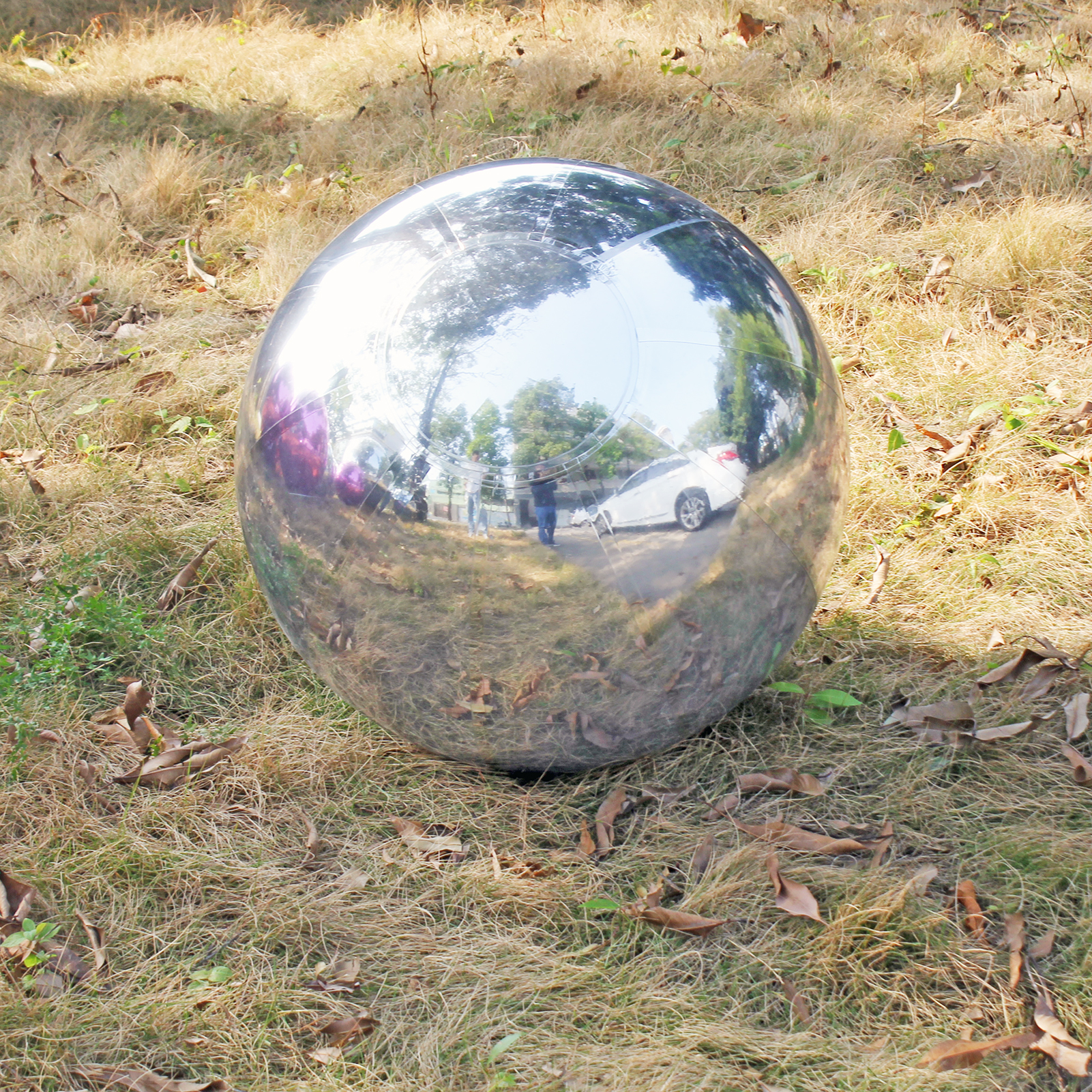 The silver inflatable mirrored ball, a big shiny ball, is like a magical mirror that can reflect the purest appearance of everything in the world Silver inflatable mirror balls,Silver big shiny ball - 图片 7