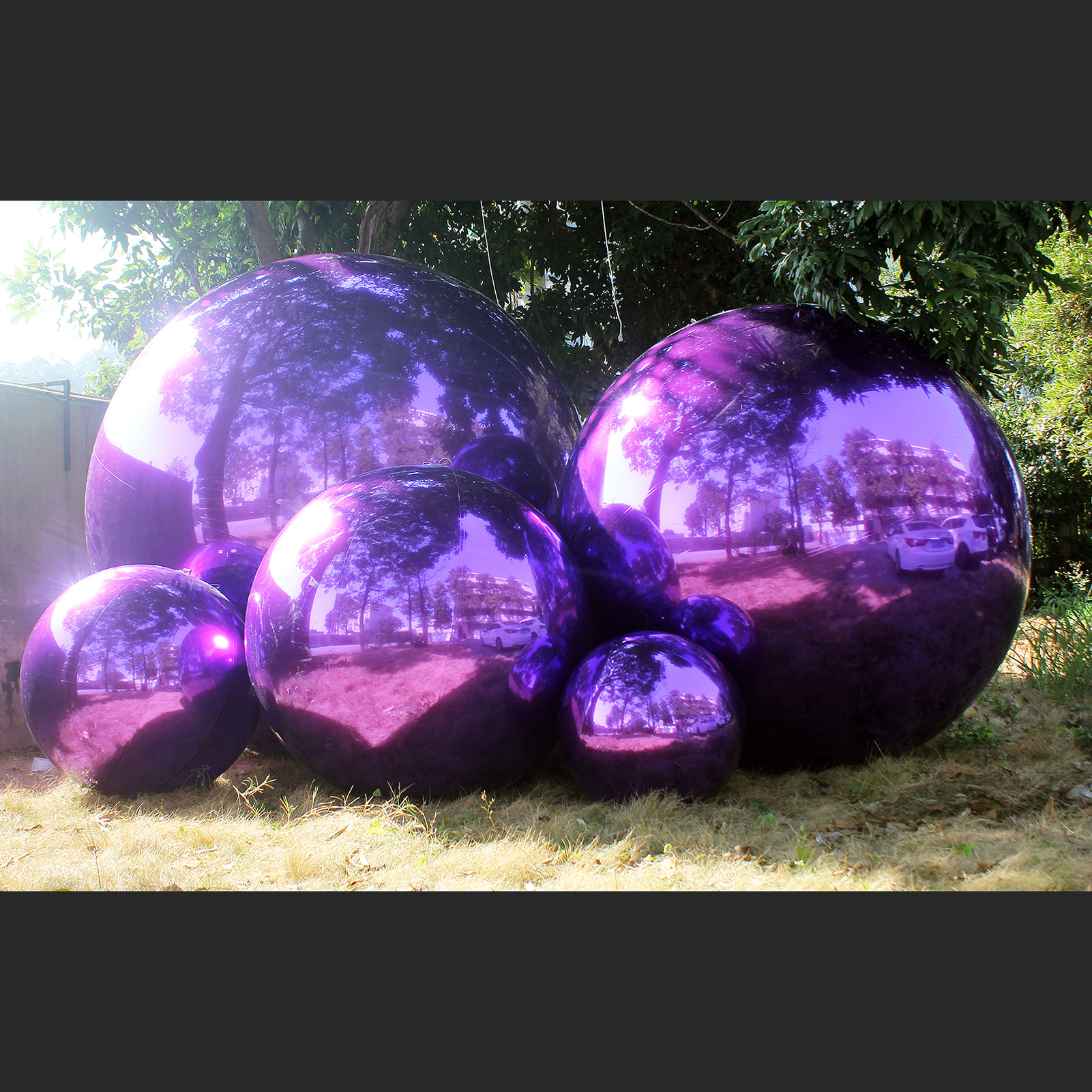 The stacked purple inflatable mirror balls under the sunlight Purple inflatable mirror ball,The purple big shiny ball - 图片 6