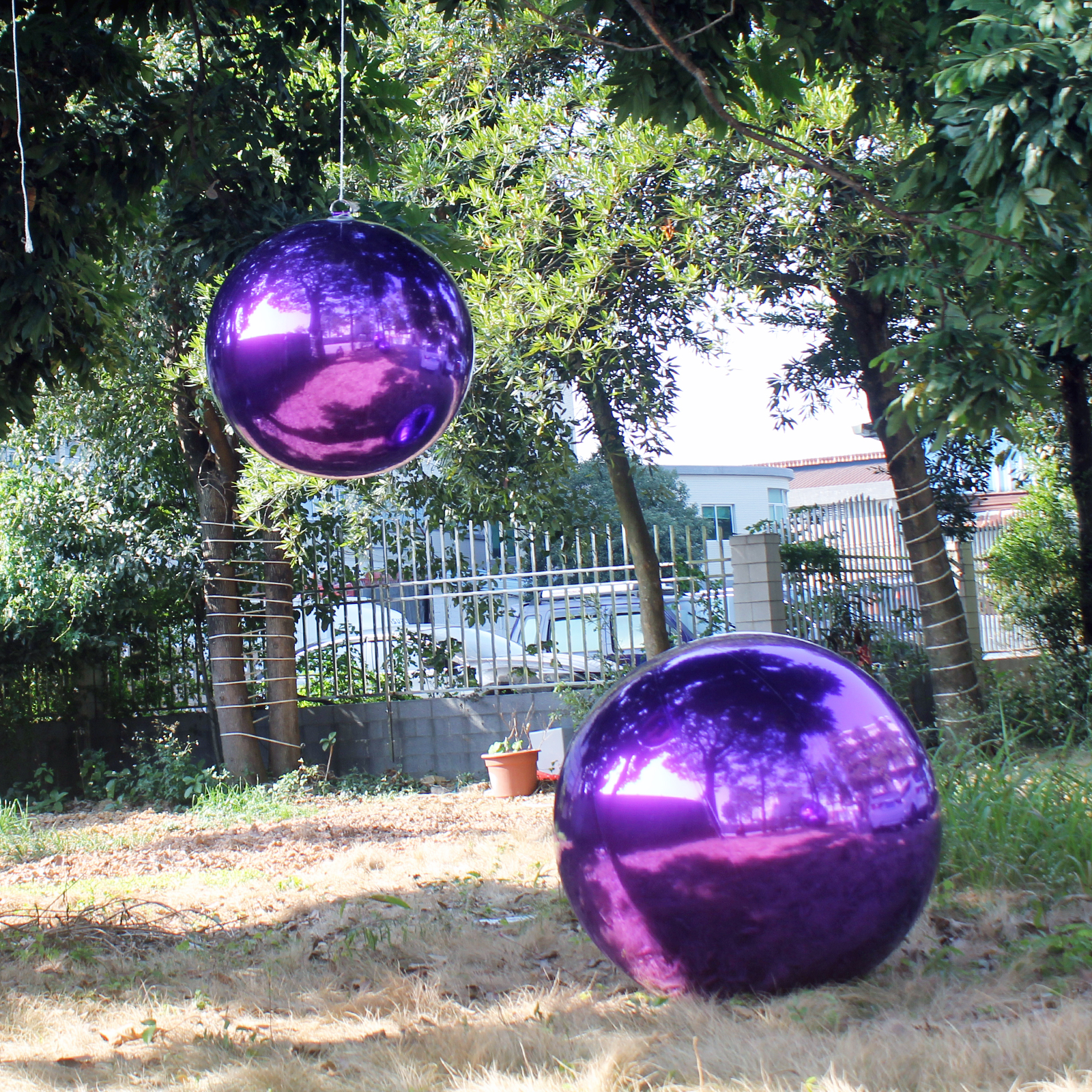 Two quiet and beautiful purple inflatable mirror balls Purple inflatable mirror ball,The purple big shiny ball - 图片 3